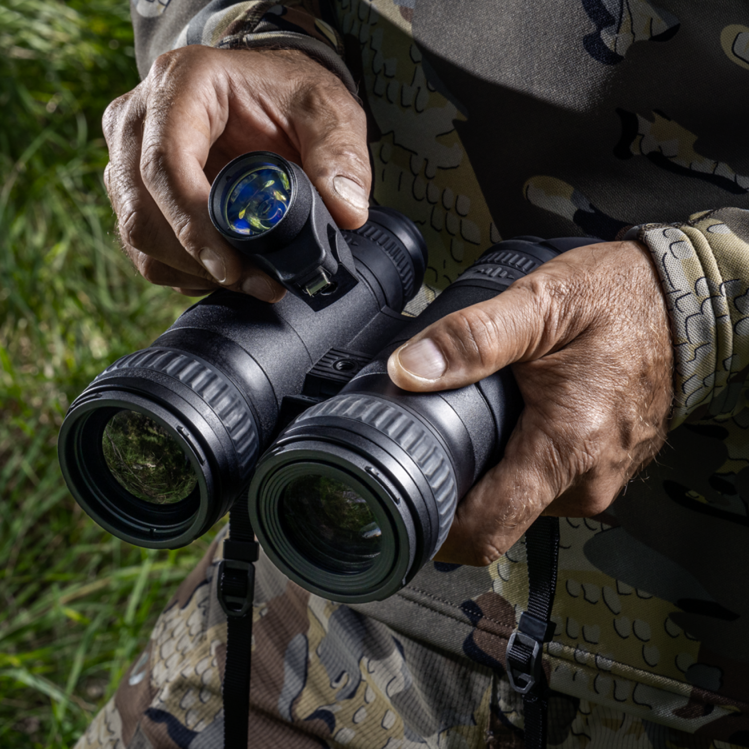 TJACKS Pulsar Merger Duo NXP50 thermal binoculars with dual lenses, compact design, and advanced thermal imaging technology.