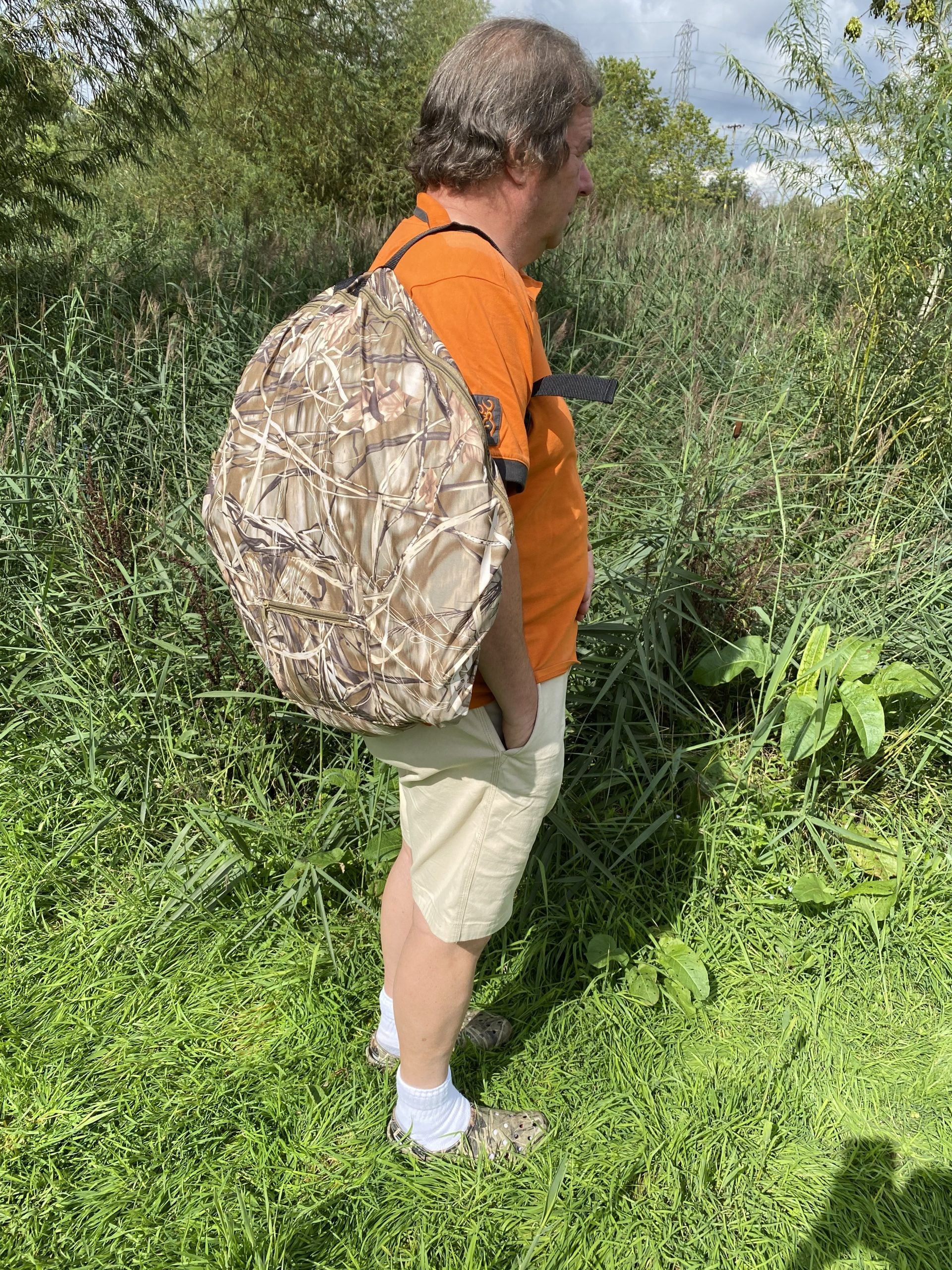 DALE Bale Blind Pop Up Pigeon Hide made of hunting straw, designed for concealment during bird hunting.