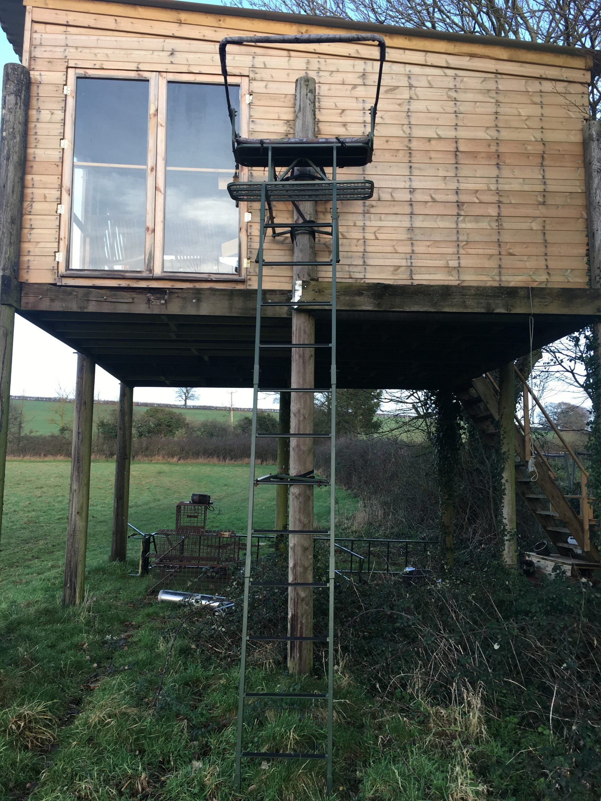 Double Lean-To High Seat – Two Man Ladder Stand with Padded Seating
