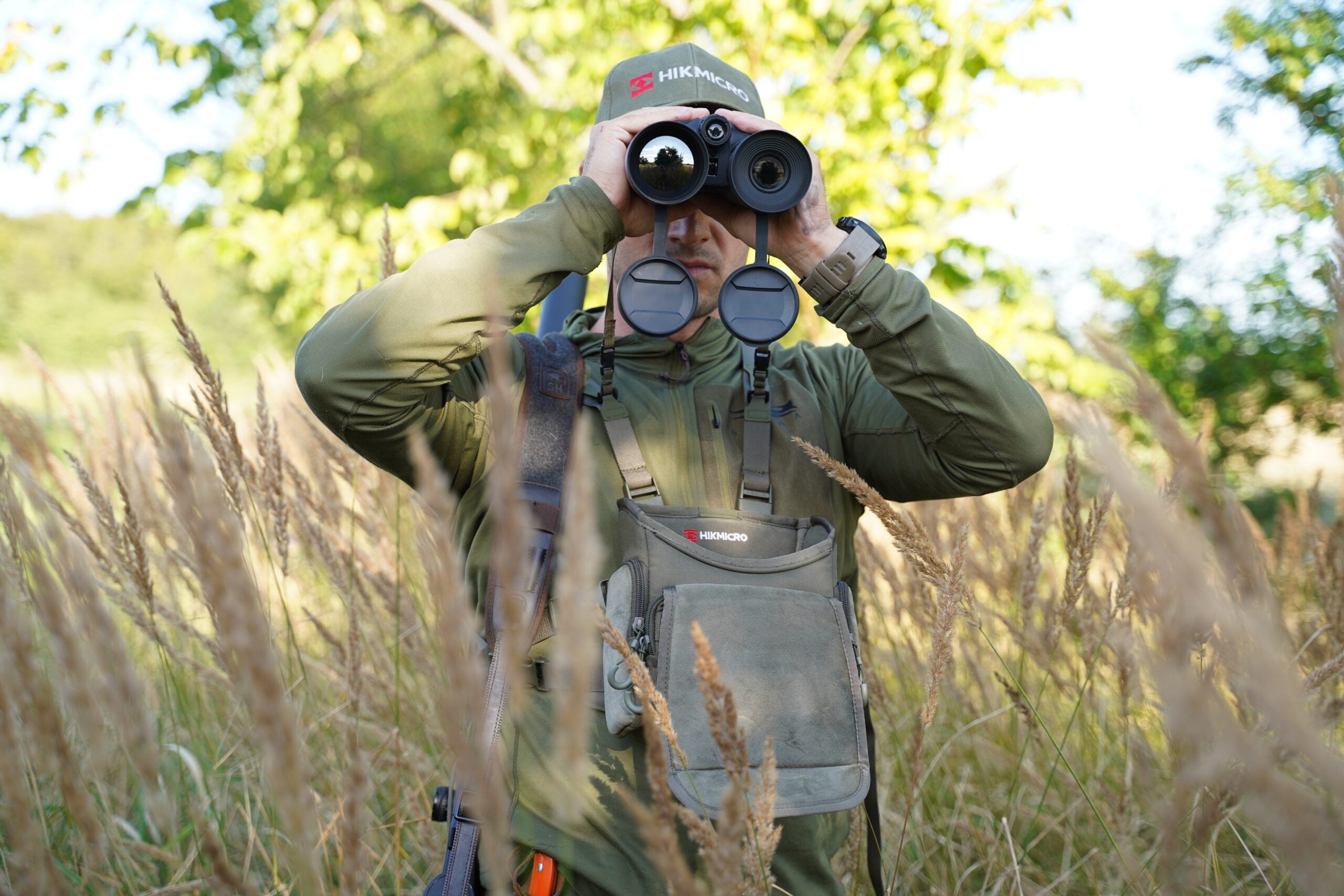ELITE HIKMICRO Habrok Pro HQ50L multi-spectrum thermal binocular with 50mm lens, 4K camera, laser rangefinder, and harness.