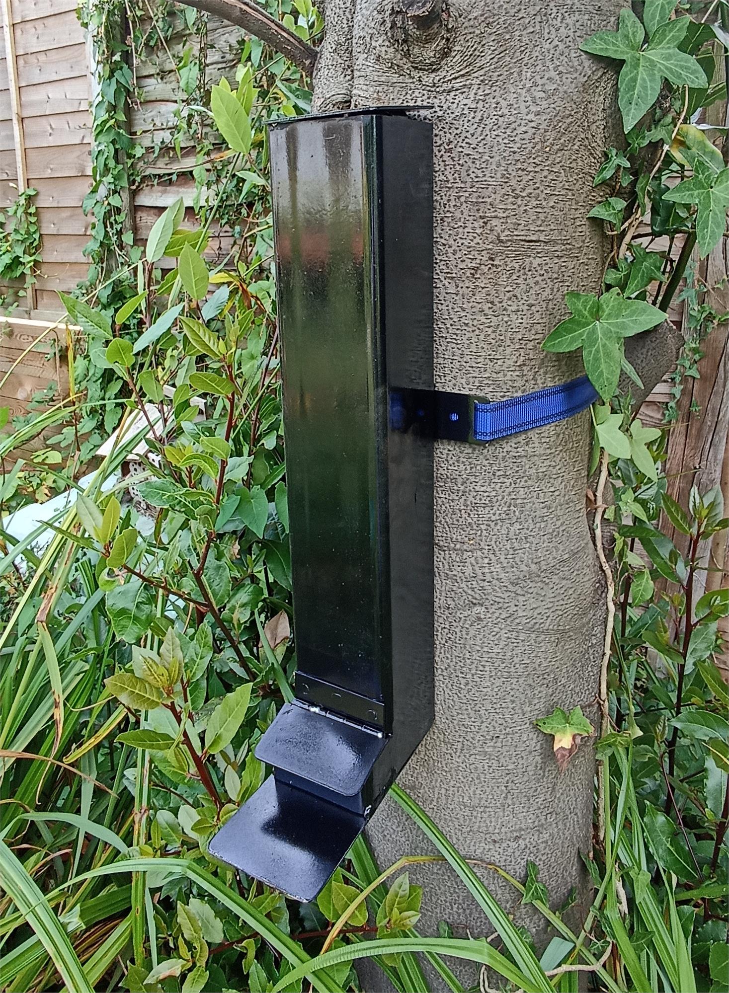 Steel squirrel feeder with 3L capacity from Gr8fun Targets, designed as a durable outdoor accessory for wildlife feeding.