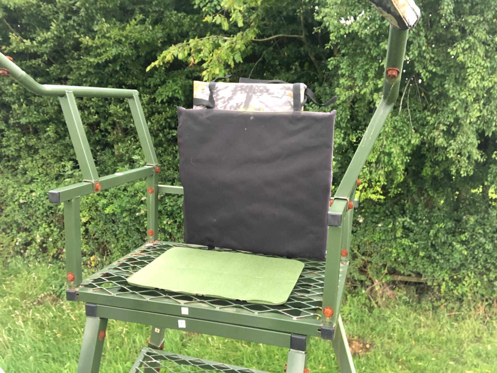 Green padded waterproof folding cushion designed for high seats and hunting, by AliExpress, with a durable, comfortable surface.