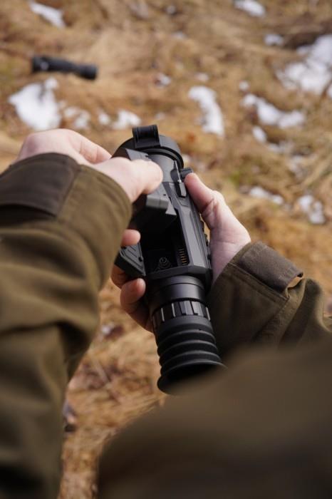 ELITE HIKMIRCO Thunder 2.0 35MM rifle scope with Picatinny rail for precision shooting and enhanced visibility.