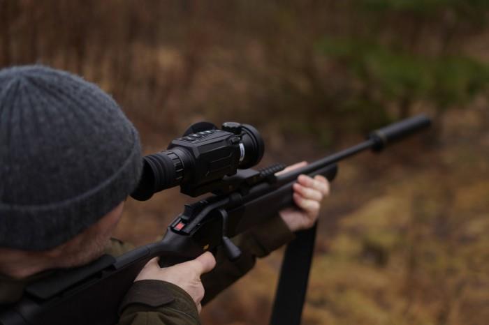 ELITE HIKMIRCO Thunder 2.0 35mm rifle scope with Picatinny rail for precision shooting and enhanced visibility.