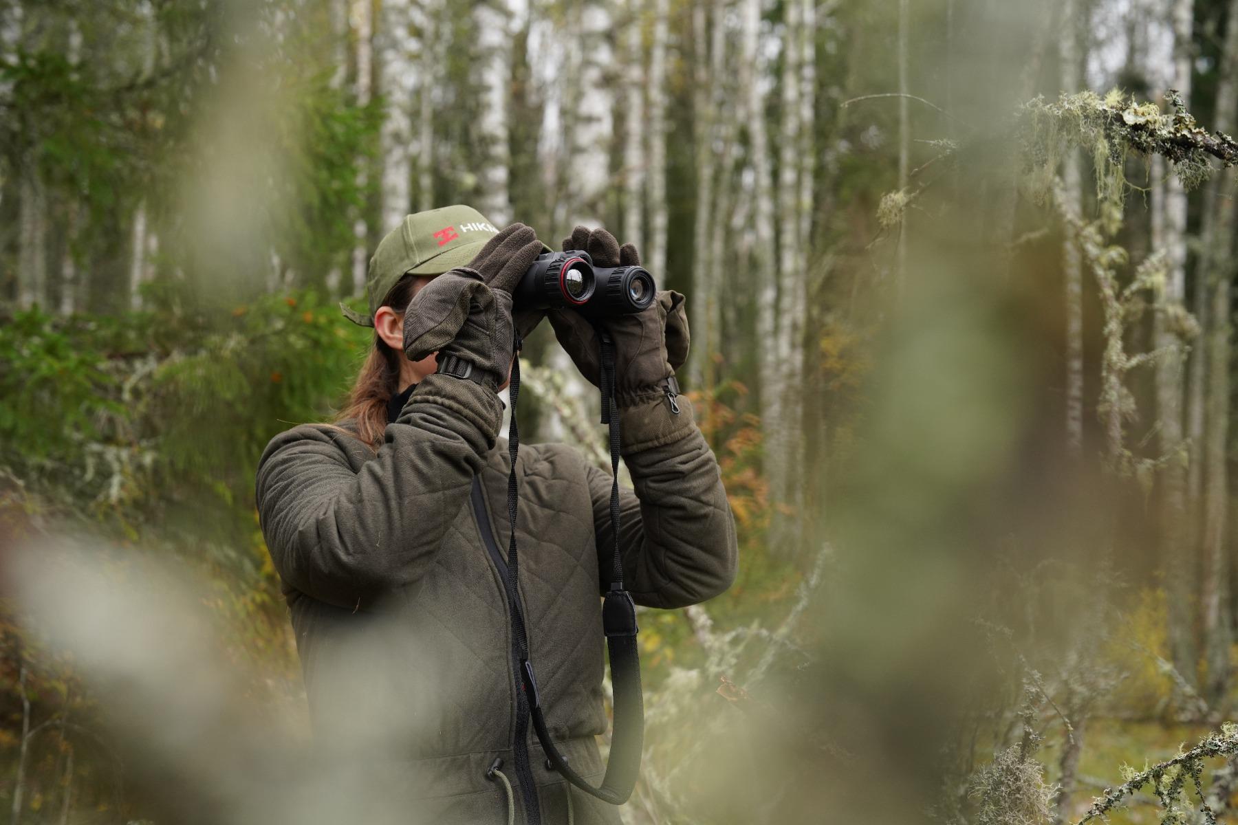 ELITE HIKMICRO HABROK Pro 35mm multi-spectrum binoculars with built-in laser rangefinder, used for night vision and outdoor scouting.