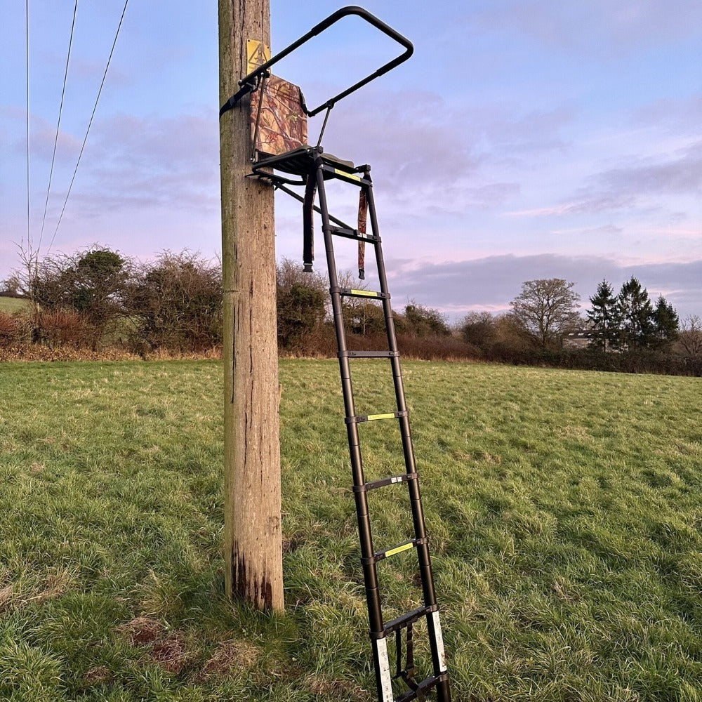 ECHO telescopic high seat with adjustable height and sturdy frame, designed for comfort and stability in seating.