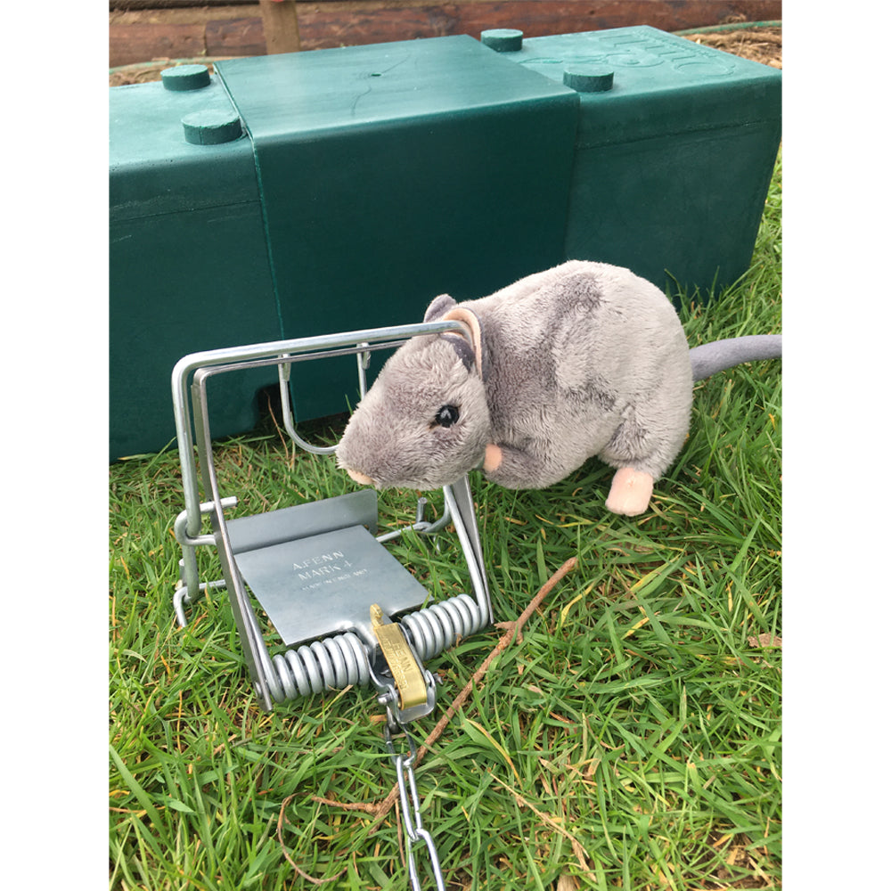 Quill FEN Trap MK 4 and Vermin Box for pest control, showing trap setup and vermin box in use.