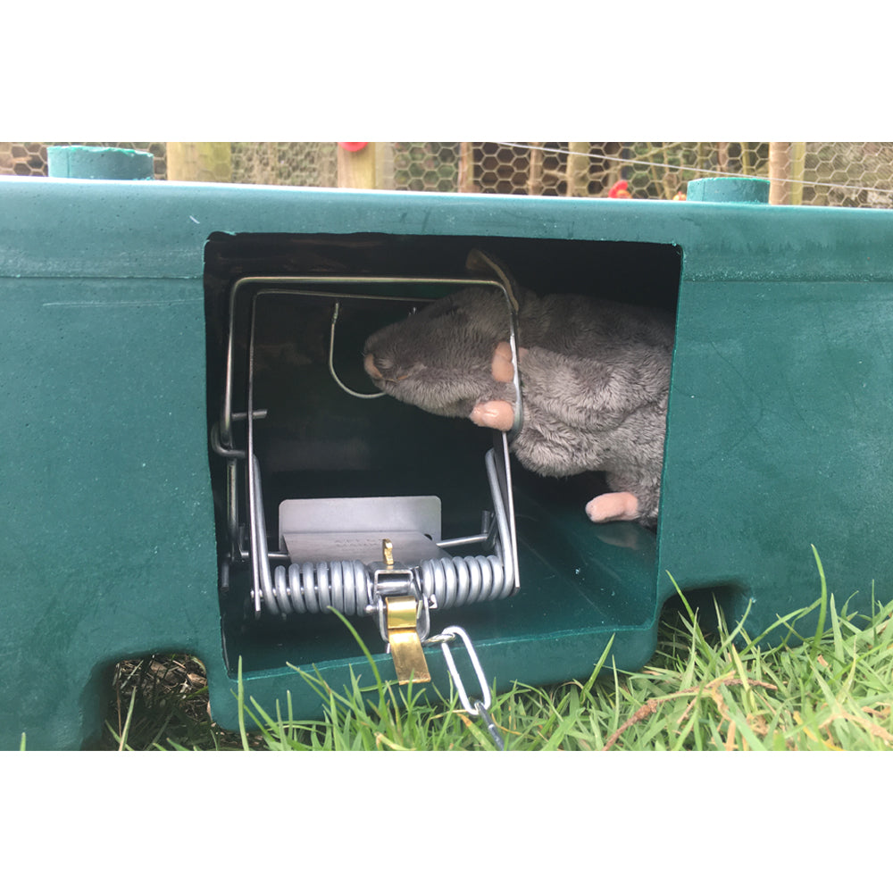 Quill FEN Trap MK 4 and Vermin Box for pest control, featuring durable metal trap and plastic vermin box for trapping rodents.