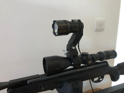 LED Handheld and Scope Mounted Lamp 300m+