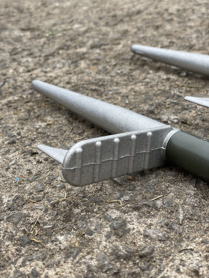 4 HEAVY DUTY HIDE POLES WITH CAMO BAG