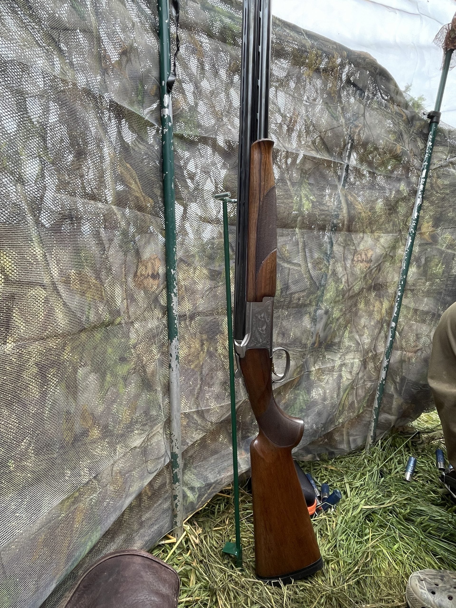 GUN STAND FOR HIDE