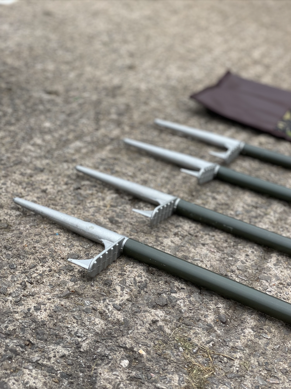 4 HEAVY DUTY HIDE POLES KIT