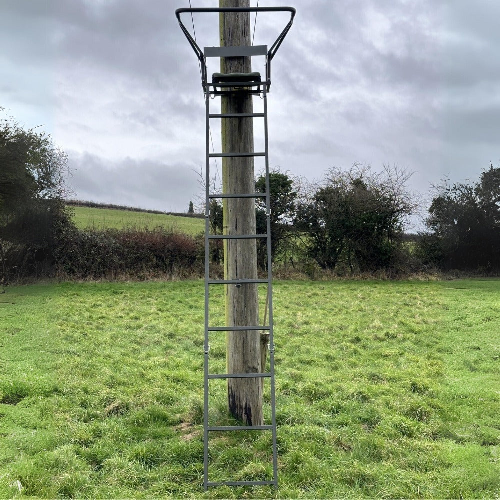 A1 Decoy Single Lean-To High Seat – 3.5m Tree-Mounted Ladder with Padded Seat