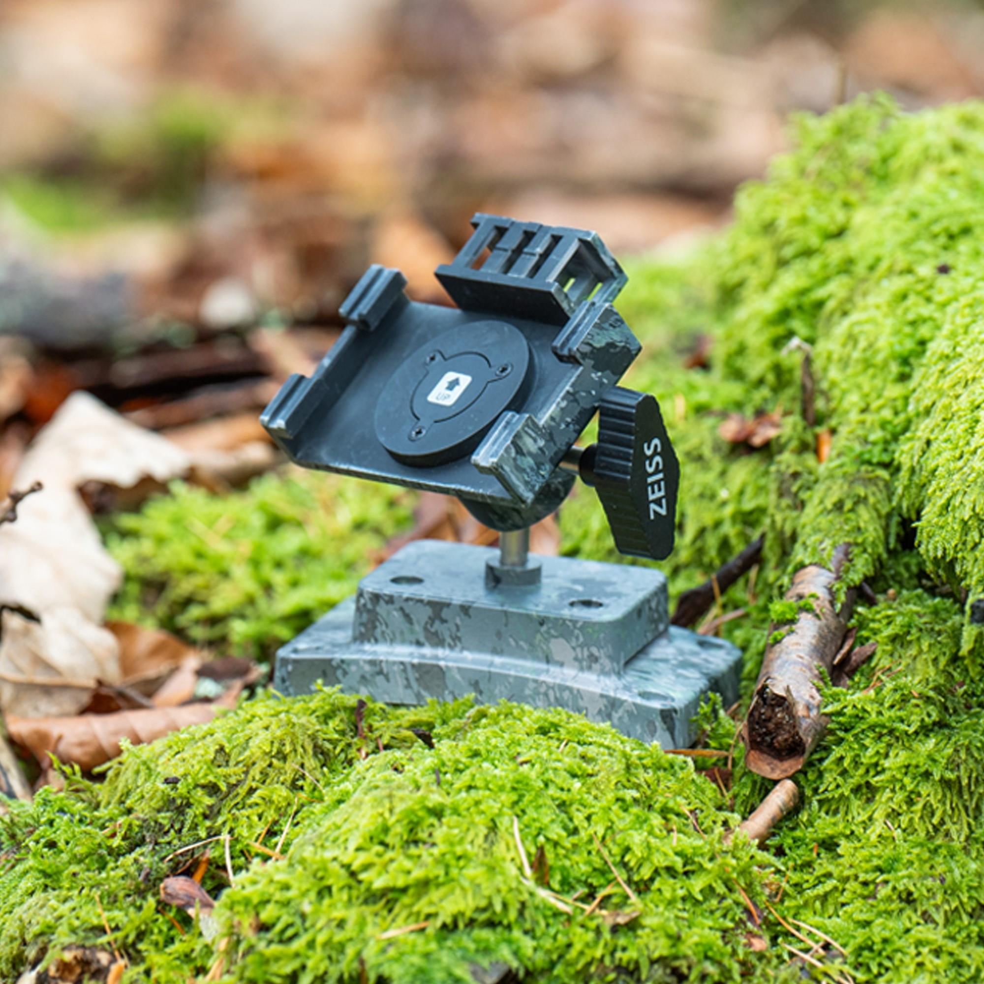 ZEISS Vari-Mount trail camera and solar panel mount accessory for secure outdoor camera setup and solar power.