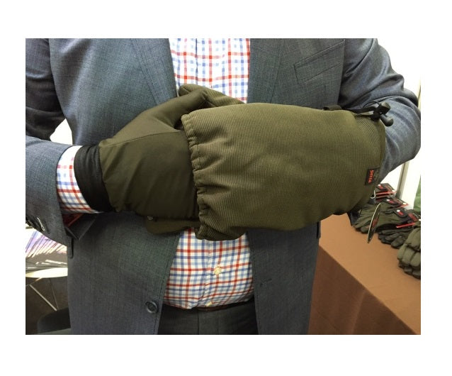 Left-handed Etta hunting muff for shooter, designed for comfort and warmth during outdoor hunting activities.