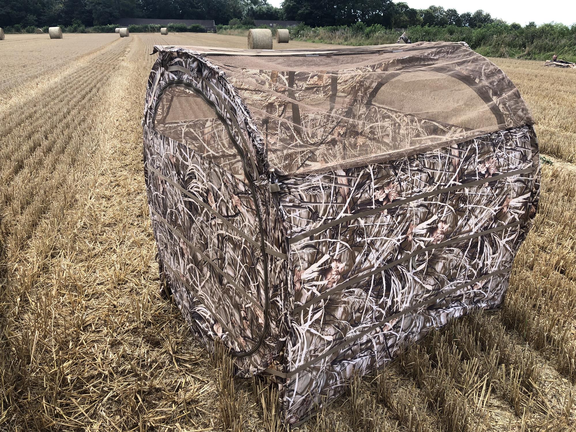 DALE Bale Blind Pop Up Pigeon Hide made of hunting straw for bird concealment and hunting camouflage.