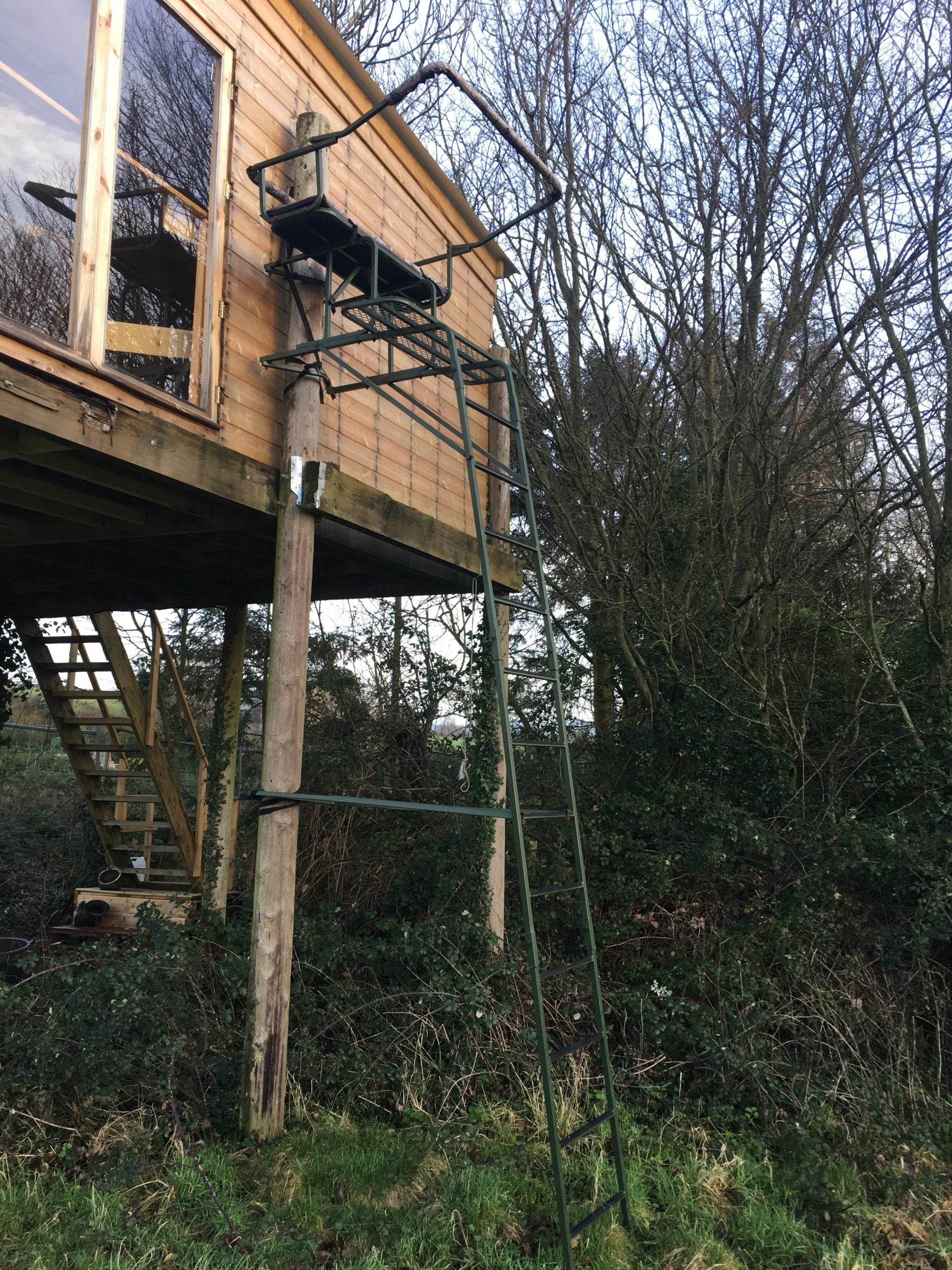 DALE double lean-to high seat two-man ladder stand with padded seating, galvanized metal for outdoor hunting or observation.