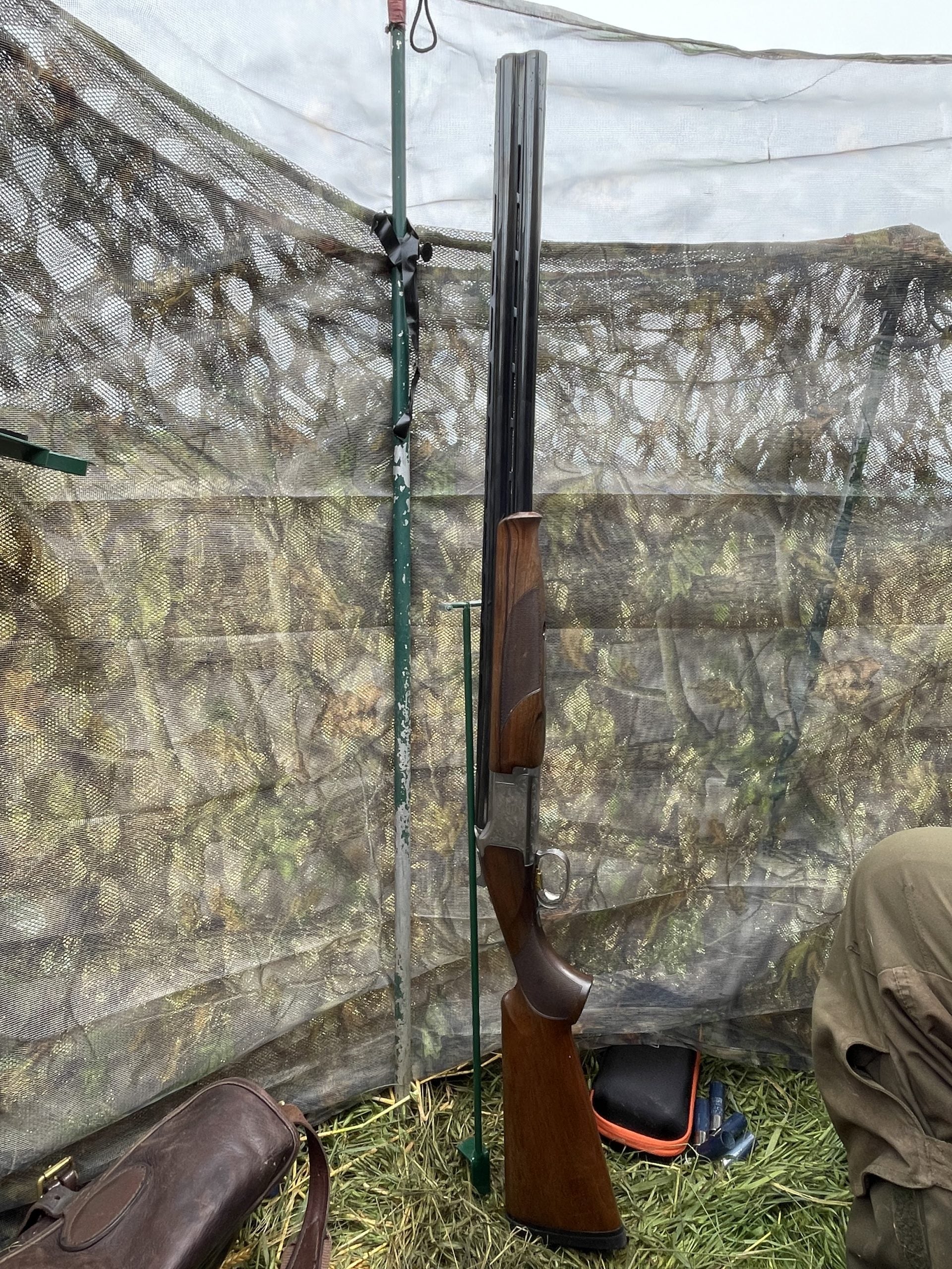 Echo gun stand for hide, designed to securely hold firearms during hunting or storage, with a sturdy and practical design.