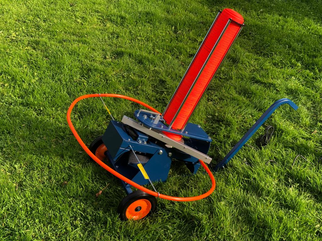 Echo 12V heavy-duty automatic clay pigeon trap thrower with foot base, throws targets 60-80 meters for shooting practice.
