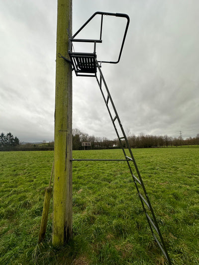 ECHO A1 Decoy Single Lean-To High Seat with 3.5m tree-mounted ladder and padded seat for comfortable hunting or observation.
