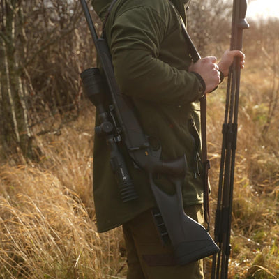 ELITE HIKMICRO Stellar SQ50 2.0 thermal rifle scope with 640px resolution and 50mm lens, used for night vision and long-range targeting.