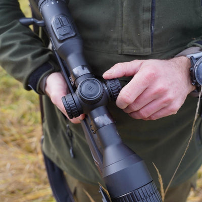 ELITE HIKMICRO Stellar SQ50 2.0 thermal rifle scope with 640px resolution and 50mm lens, designed for night vision and precision targeting.