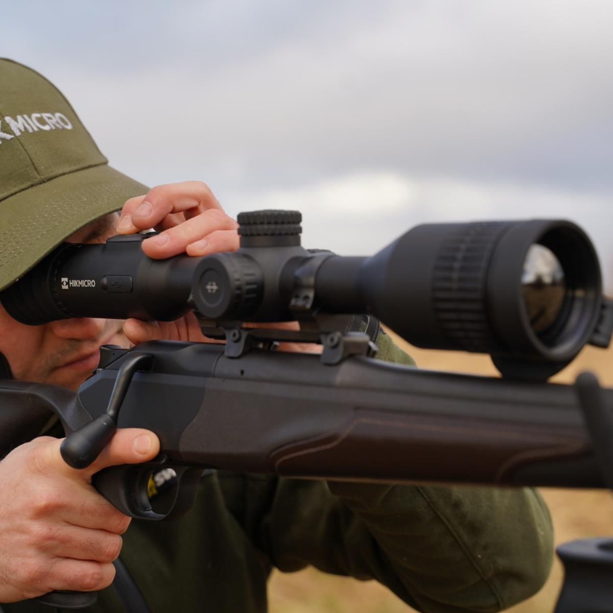ELITE HIKMICRO Stellar SQ50 2.0 thermal rifle scope with 640px resolution and 50mm lens for night vision and long-range targeting