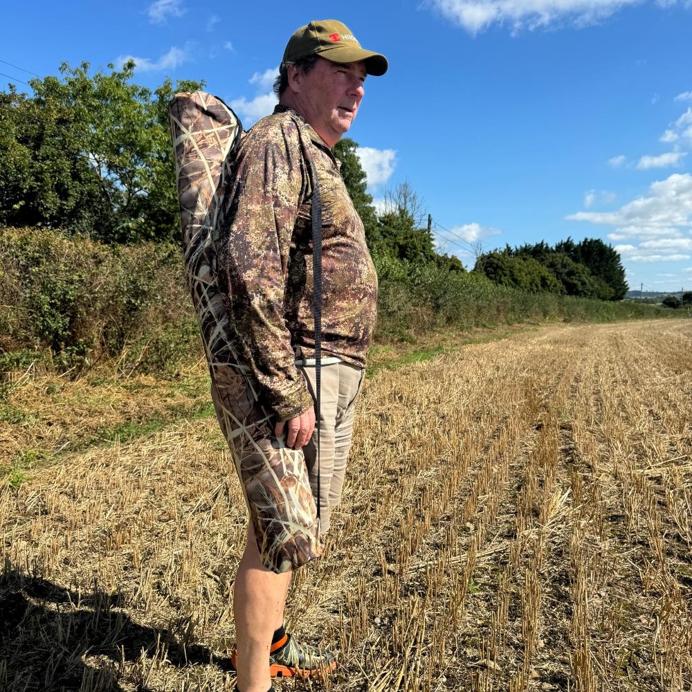 Simon three-sided pop-up hunting blind with stubble and wetland camo, designed for pigeon shooting and outdoor concealment.
