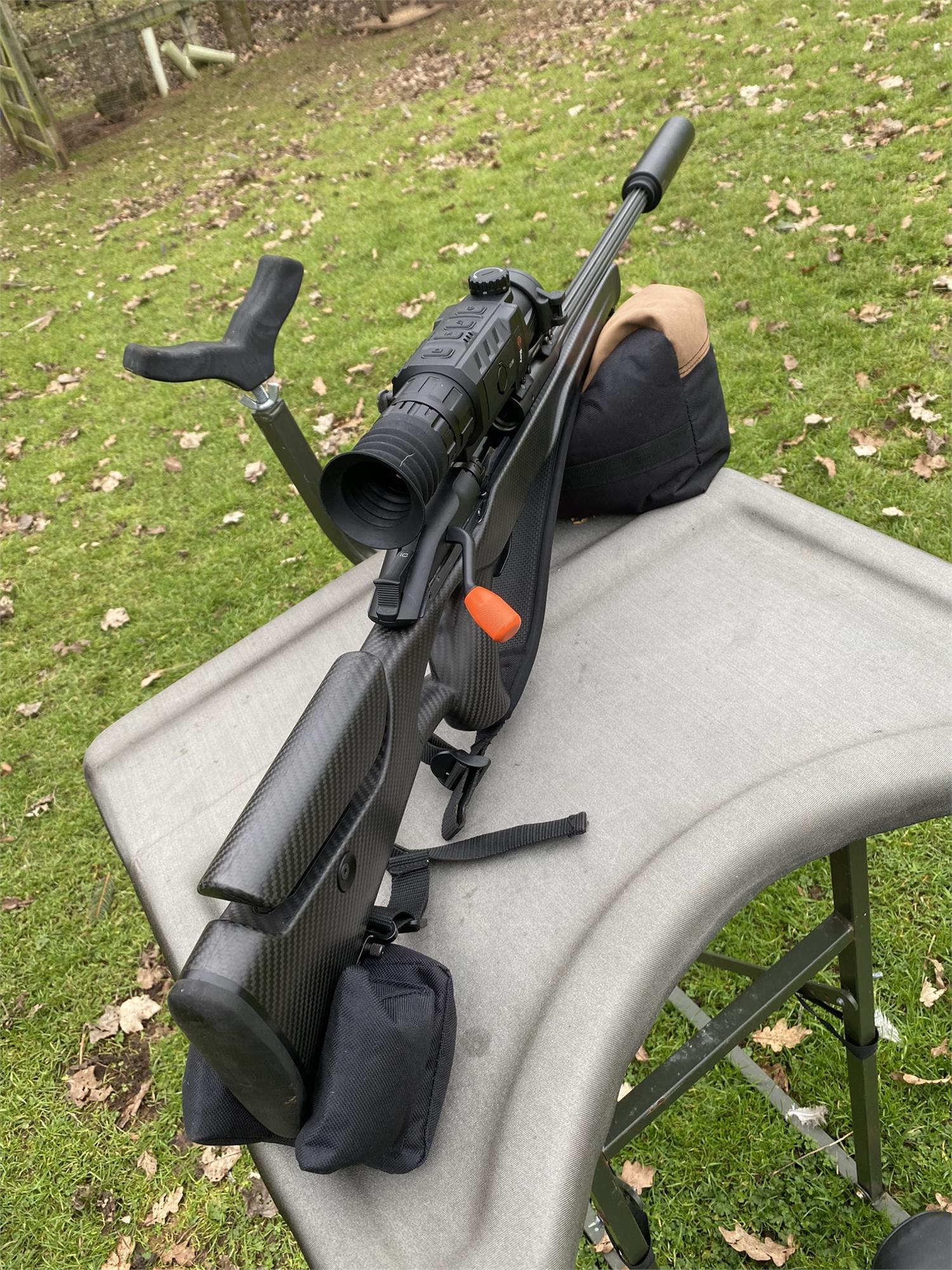 Black and brown two-piece rifle rest by Simon, unfilled, designed for stable firearm support during shooting or hunting.
