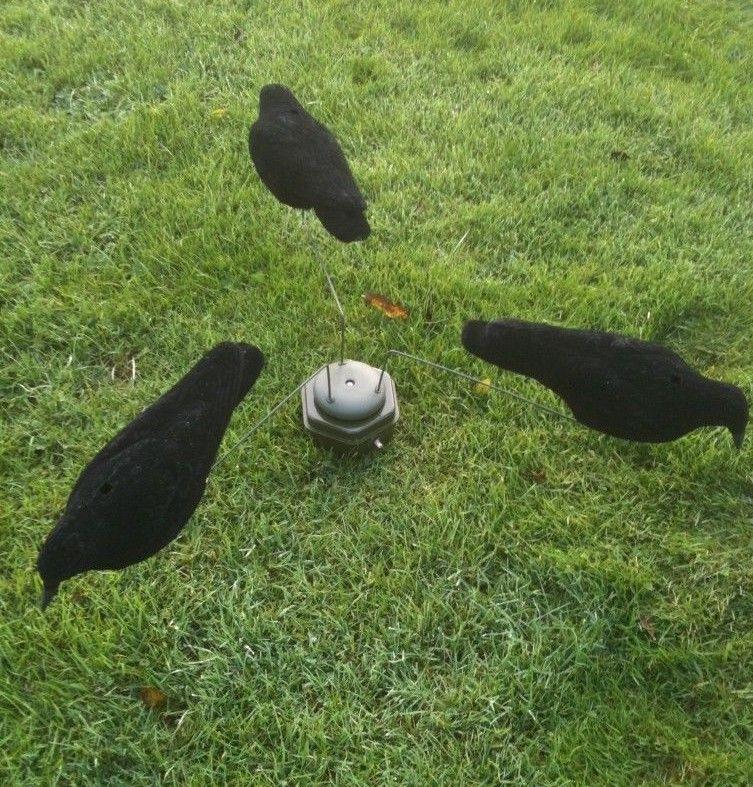 Mini Magnet from WINDY with three crow decoys, featuring realistic crow images on a compact magnetic display.