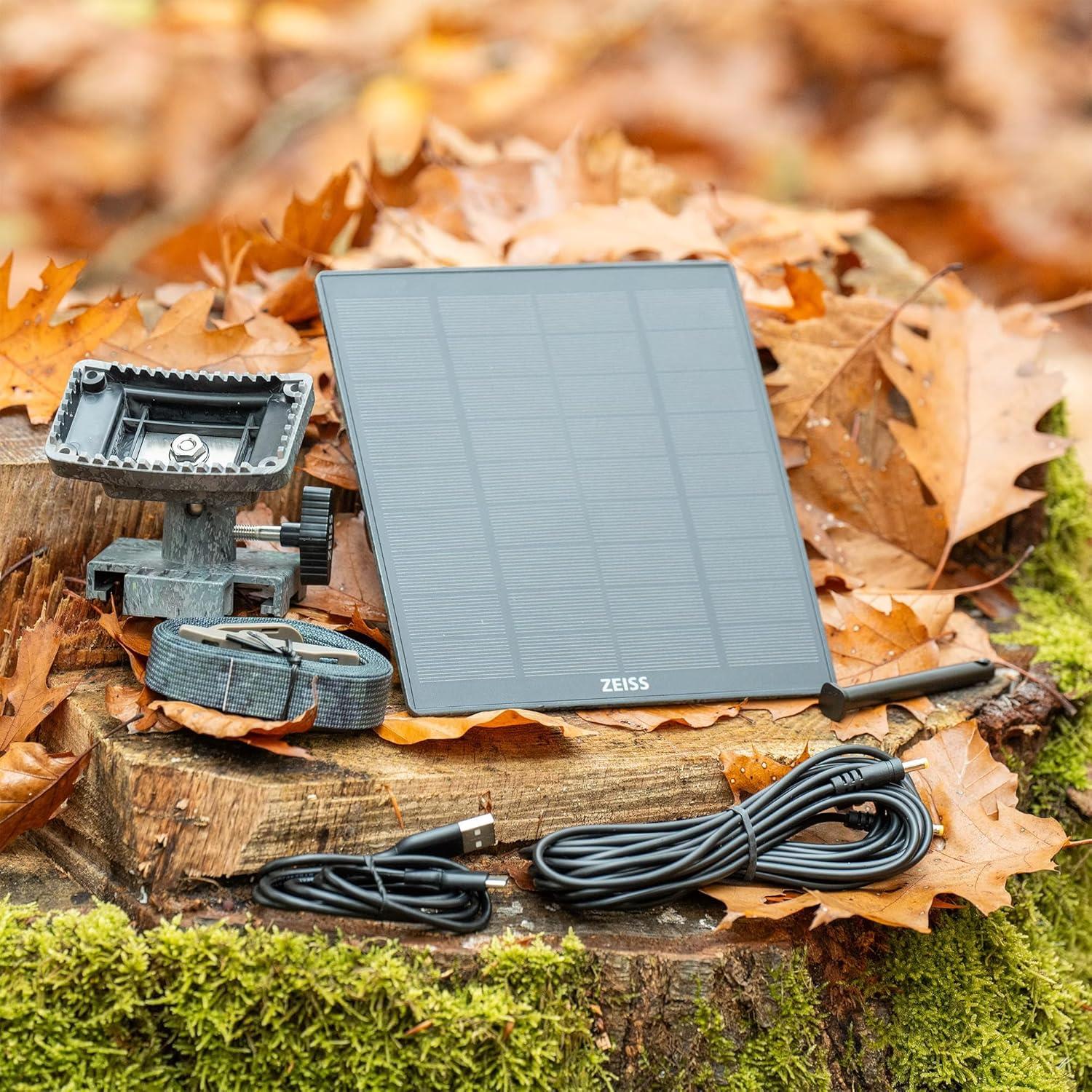 ZEISS Solar Panel Pro 10000 mAh solar charger for portable device charging, with built-in solar panel and compact design.